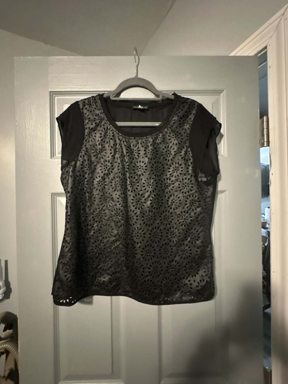 Willi Smith Women's Black Laser-Cut Floral Faux Leather Sleeveless Top Size S
